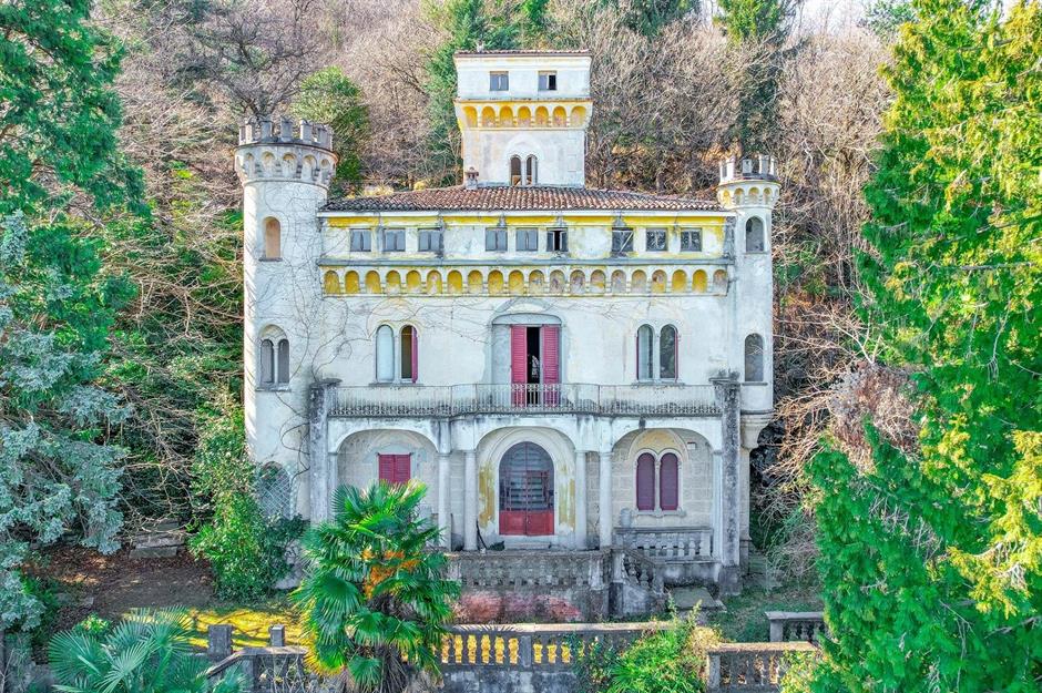 Romantic residences worthy of rescuing